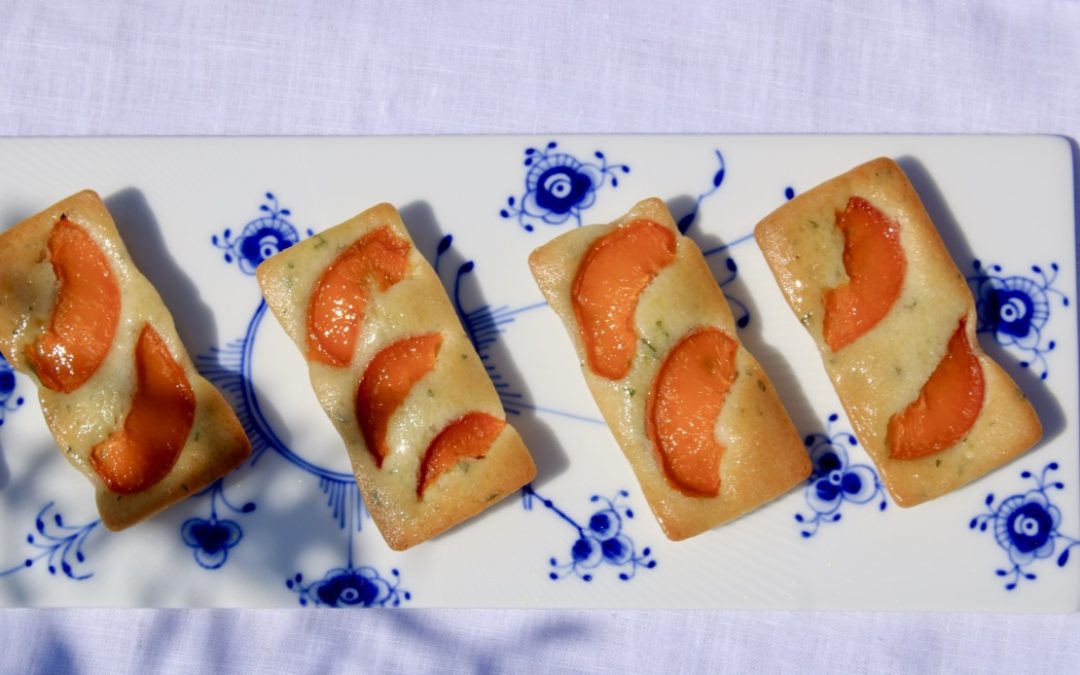 « Financiers » with apricots and verbena